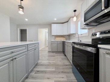 13 Gladstone Street, Everett, Massachusetts, 3 Bedrooms Bedrooms, 6 Rooms Rooms,1 BathroomBathrooms,Residential Lease,For Rent,Gladstone Street,73477255