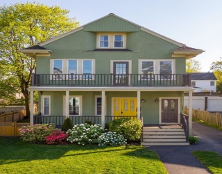 182 Maplewood St, Watertown, Massachusetts, 4 Bedrooms Bedrooms, 10 Rooms Rooms,3 BathroomsBathrooms,Residential,For Sale,Maplewood St,73479827