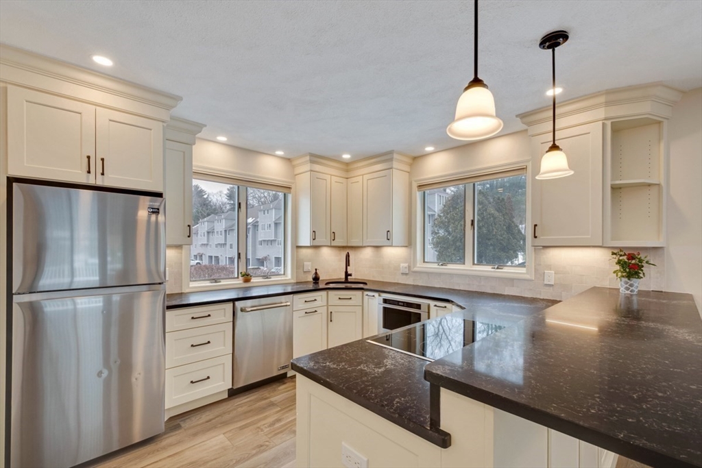 801 Sherwood Forest Ln, Saugus, Massachusetts, 3 Bedrooms Bedrooms, 6 Rooms Rooms,2.5 BathroomsBathrooms,Residential,For Sale,Sherwood Forest Ln,73479796