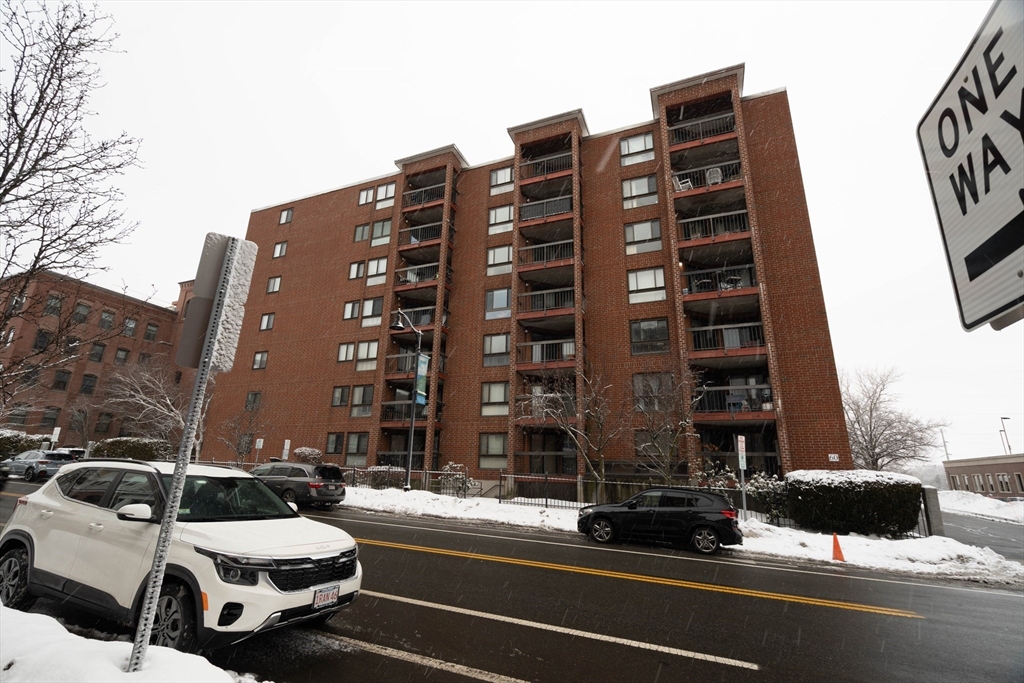 60 Rantoul Street, Beverly, Massachusetts, 1 Bedroom Bedrooms, 4 Rooms Rooms,1 BathroomBathrooms,Residential,For Sale,Rantoul Street,73479756