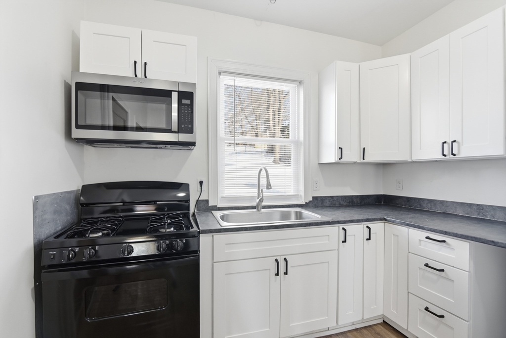 341 Belmont, Fall River, Massachusetts, 3 Bedrooms Bedrooms, 5 Rooms Rooms,1 BathroomBathrooms,Residential Lease,For Rent,Belmont,73479836