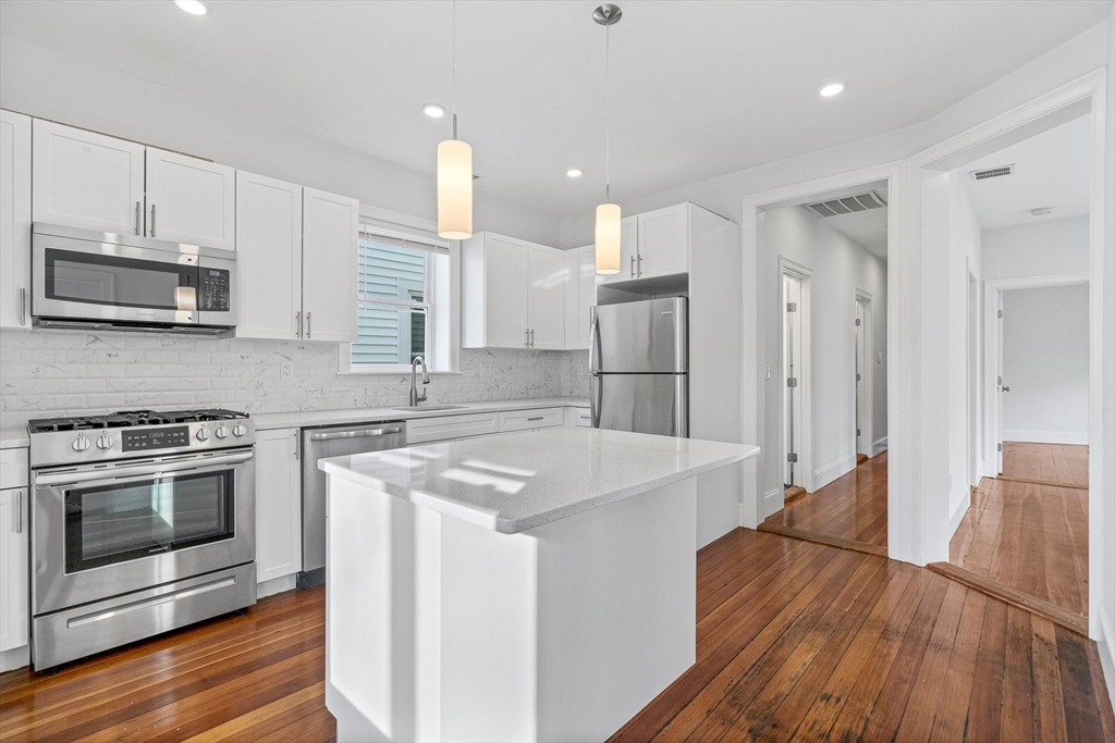 307 Hancock Street, Boston, Massachusetts, 4 Bedrooms Bedrooms, 8 Rooms Rooms,2 BathroomsBathrooms,Residential Lease,For Rent,Hancock Street,73479842