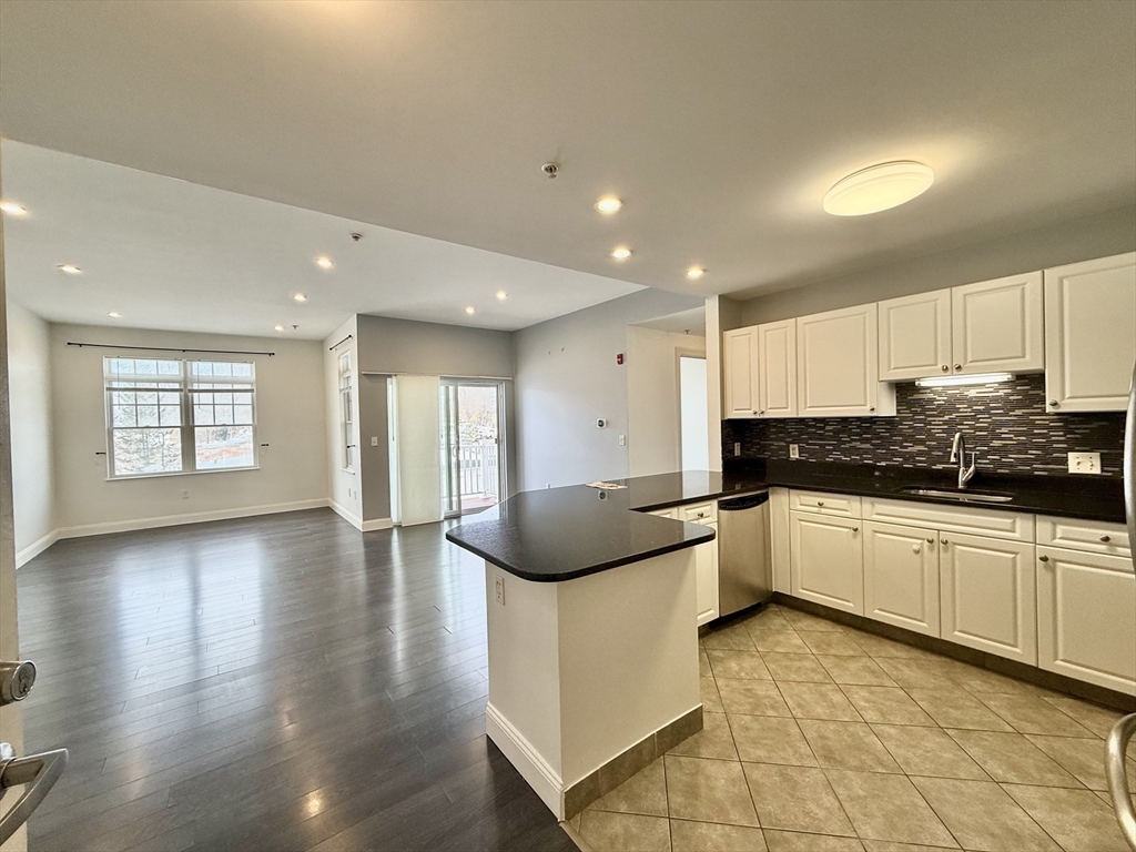 614 Pond St., Braintree, Massachusetts, 2 Bedrooms Bedrooms, 4 Rooms Rooms,2 BathroomsBathrooms,Residential Lease,For Rent,Pond St.,73479883