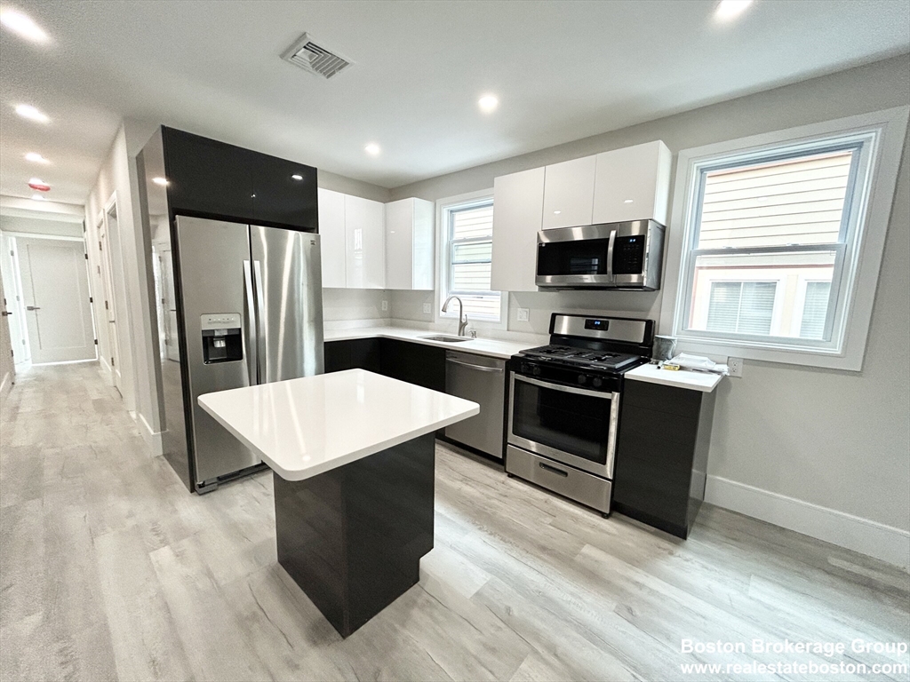 23 Mount Vernon St, Boston, Massachusetts, 4 Bedrooms Bedrooms, 7 Rooms Rooms,2 BathroomsBathrooms,Residential Lease,For Rent,Mount Vernon St,73479715