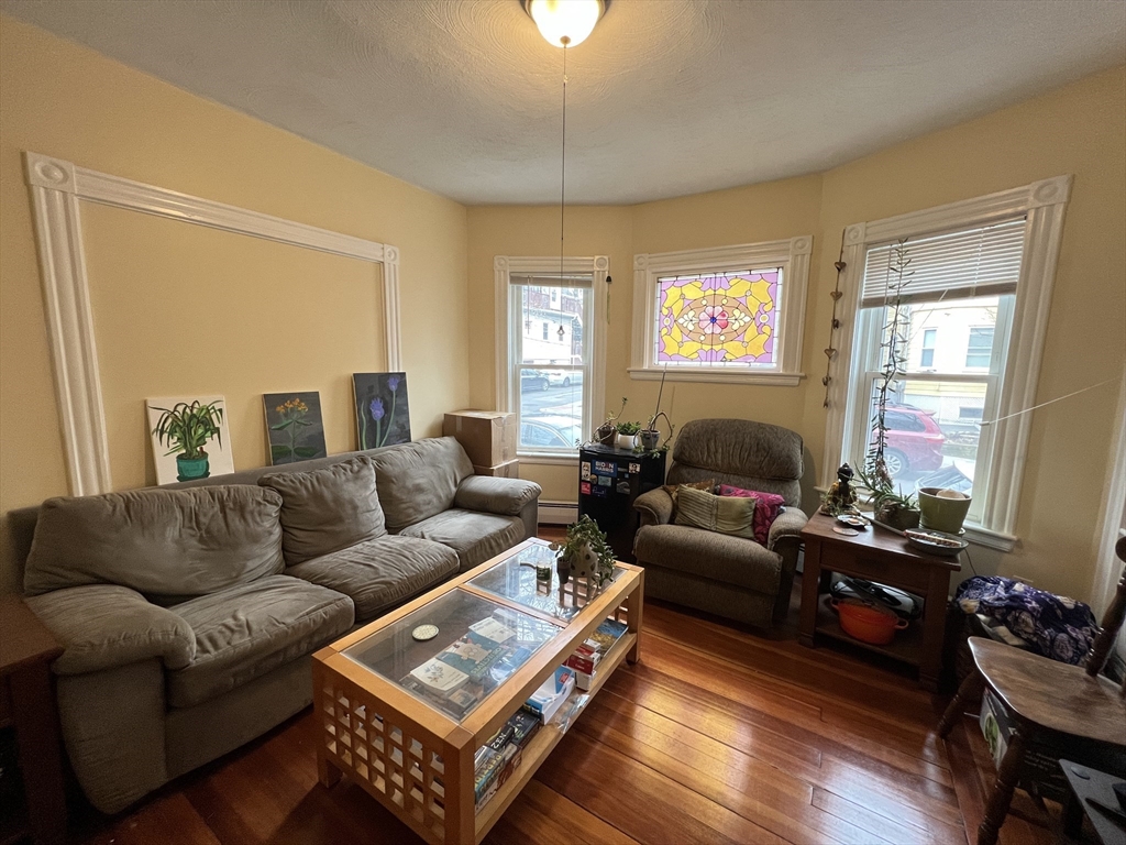 2 Gilson Terrace, Somerville, Massachusetts, 3 Bedrooms Bedrooms, 5 Rooms Rooms,1 BathroomBathrooms,Residential Lease,For Rent,Gilson Terrace,73479747