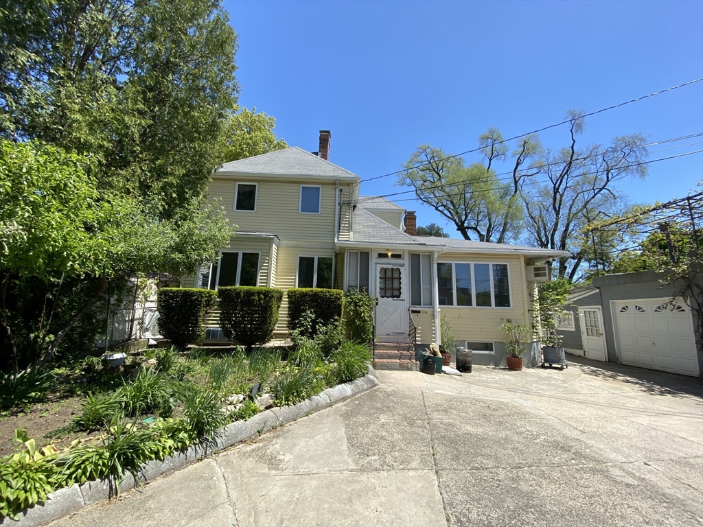 213 Holland St, Somerville, Massachusetts, 4 Bedrooms Bedrooms, 7 Rooms Rooms,2.5 BathroomsBathrooms,Residential Lease,For Rent,Holland St,73479748
