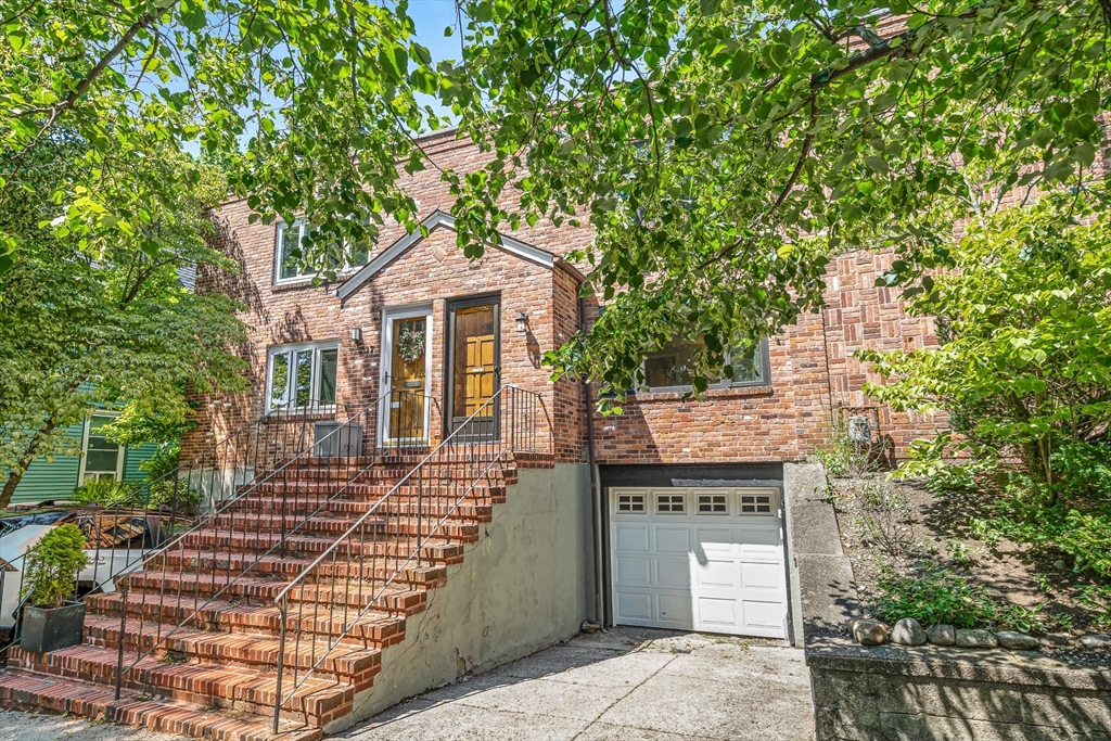 15 Kent Sq, Brookline, Massachusetts, 2 Bedrooms Bedrooms, 5 Rooms Rooms,2 BathroomsBathrooms,Residential,For Sale,Kent Sq,73479713