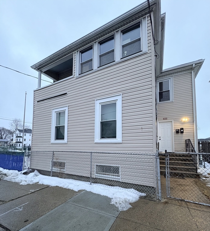 1350 Rodman St, Fall River, Massachusetts, 3 Bedrooms Bedrooms, 7 Rooms Rooms,2 BathroomsBathrooms,Residential Income,For Sale,Rodman St,73479807