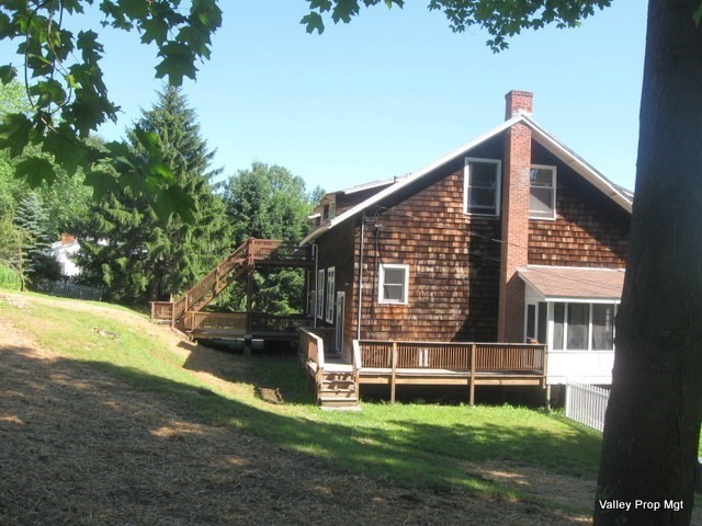 1381 South East Street, Amherst, Massachusetts, 4 Bedrooms Bedrooms, 7 Rooms Rooms,2 BathroomsBathrooms,Residential Lease,For Rent,South East Street,73479812