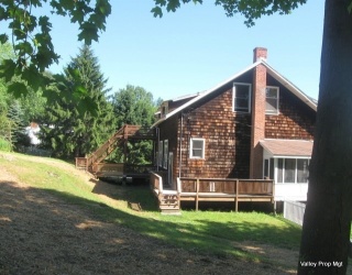 1381 South East Street, Amherst, Massachusetts, 4 Bedrooms Bedrooms, 7 Rooms Rooms,2 BathroomsBathrooms,Residential Lease,For Rent,South East Street,73479812