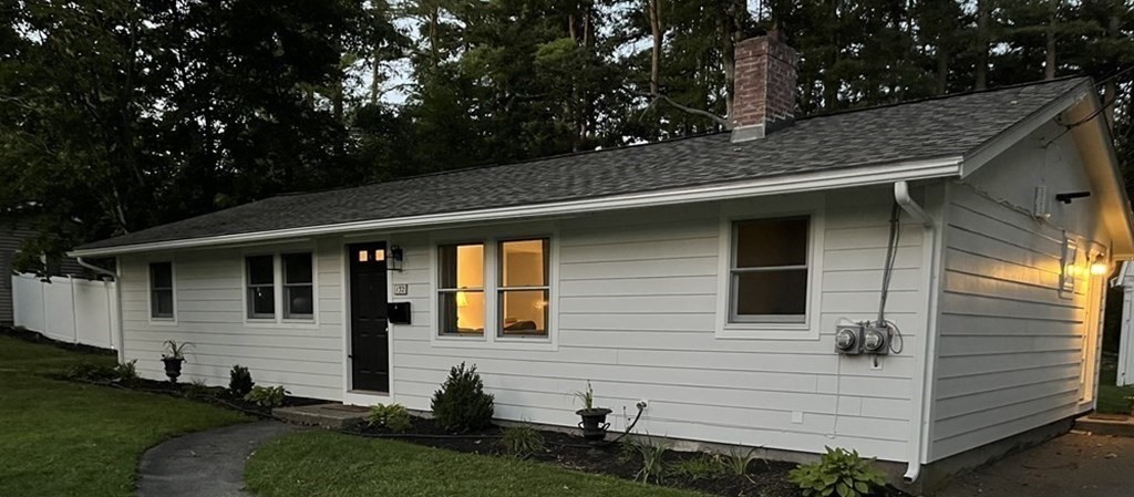 132 Woodsbury Rd, Rockland, Massachusetts, 3 Bedrooms Bedrooms, 8 Rooms Rooms,2 BathroomsBathrooms,Residential Lease,For Rent,Woodsbury Rd,73479820