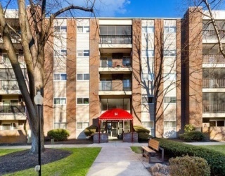 64 Main Street, Stoneham, Massachusetts, 2 Bedrooms Bedrooms, 5 Rooms Rooms,1 BathroomBathrooms,Residential,For Sale,Main Street,73479776