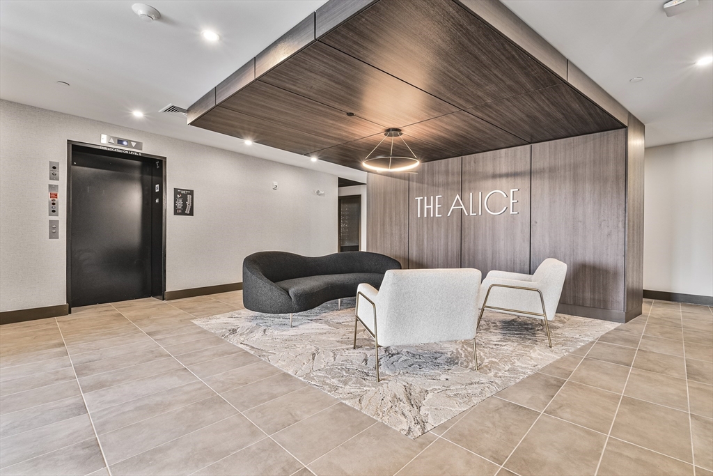 203 Lowell St., Wilmington, Massachusetts, 2 Bedrooms Bedrooms, 5 Rooms Rooms,2 BathroomsBathrooms,Residential,For Sale,Lowell St.,73479785