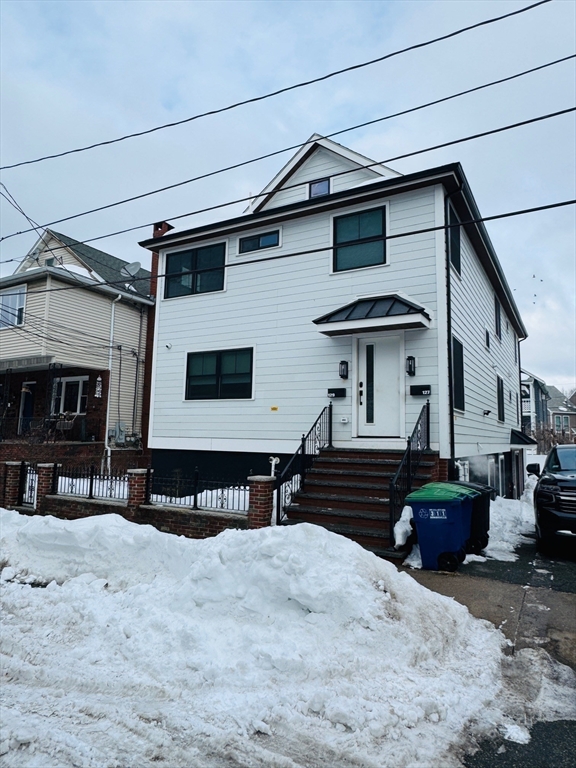 129 Bailey Rd, Somerville, Massachusetts, 3 Bedrooms Bedrooms, 5 Rooms Rooms,2 BathroomsBathrooms,Residential Lease,For Rent,Bailey Rd,73471457