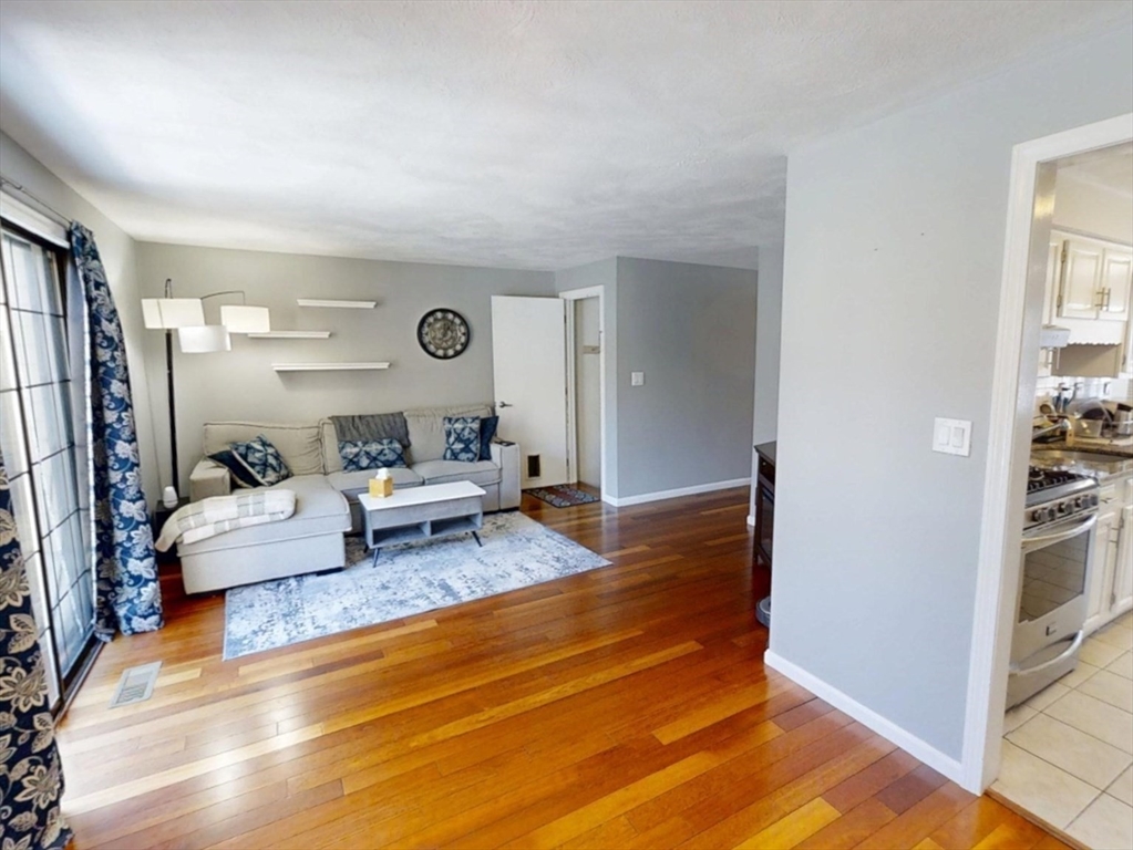 110 Apache Way, Tewksbury, Massachusetts, 2 Bedrooms Bedrooms, 5 Rooms Rooms,1.5 BathroomsBathrooms,Residential Lease,For Rent,Apache Way,73478816