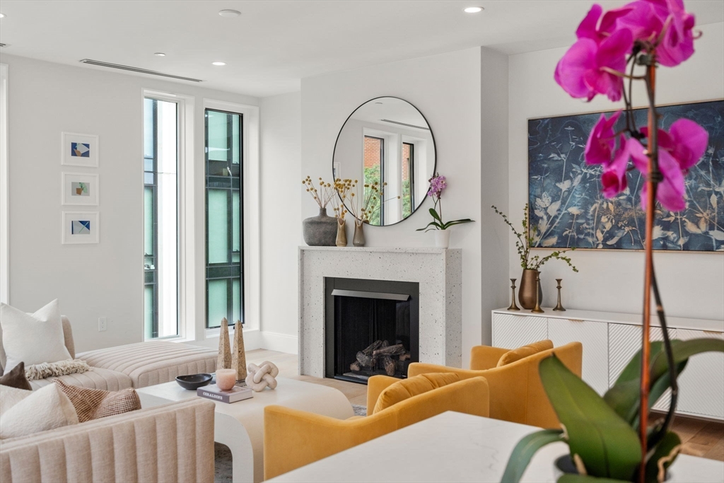 67 Church St, Boston, Massachusetts, 3 Bedrooms Bedrooms, 5 Rooms Rooms,3 BathroomsBathrooms,Residential,For Sale,Church St,73393664