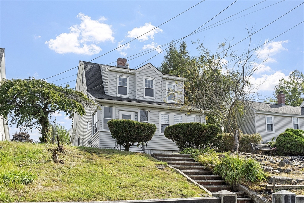 21 Vernon Street, Lowell, Massachusetts, 3 Bedrooms Bedrooms, 8 Rooms Rooms,2 BathroomsBathrooms,Residential,For Sale,Vernon Street,73435270