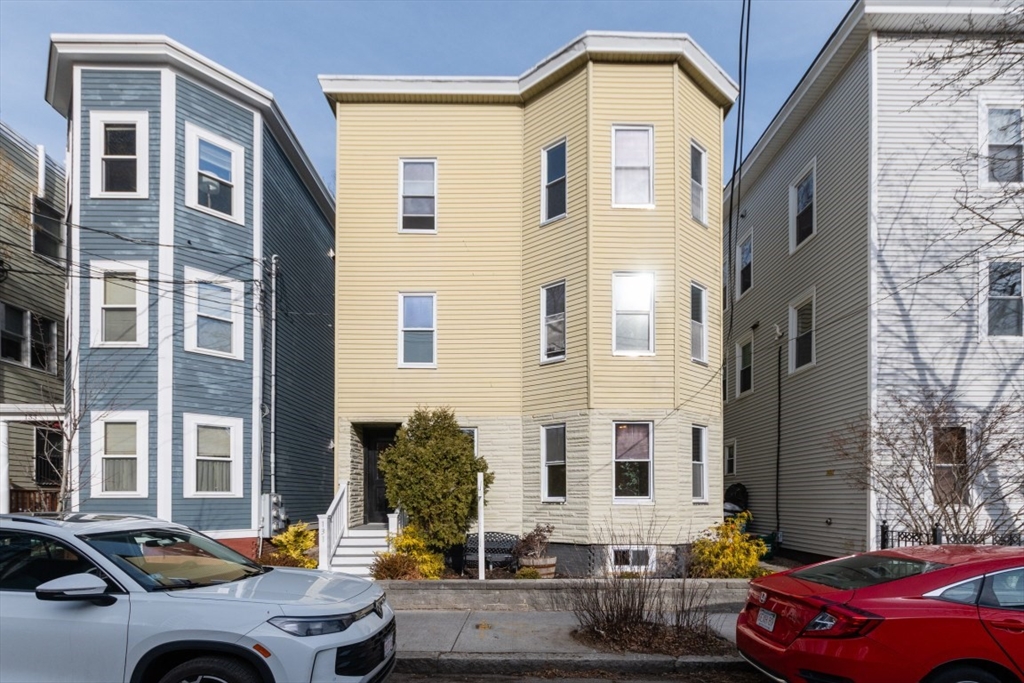 131 Erie St, Cambridge, Massachusetts, 2 Bedrooms Bedrooms, 5 Rooms Rooms,1 BathroomBathrooms,Residential,For Sale,Erie St,73468887