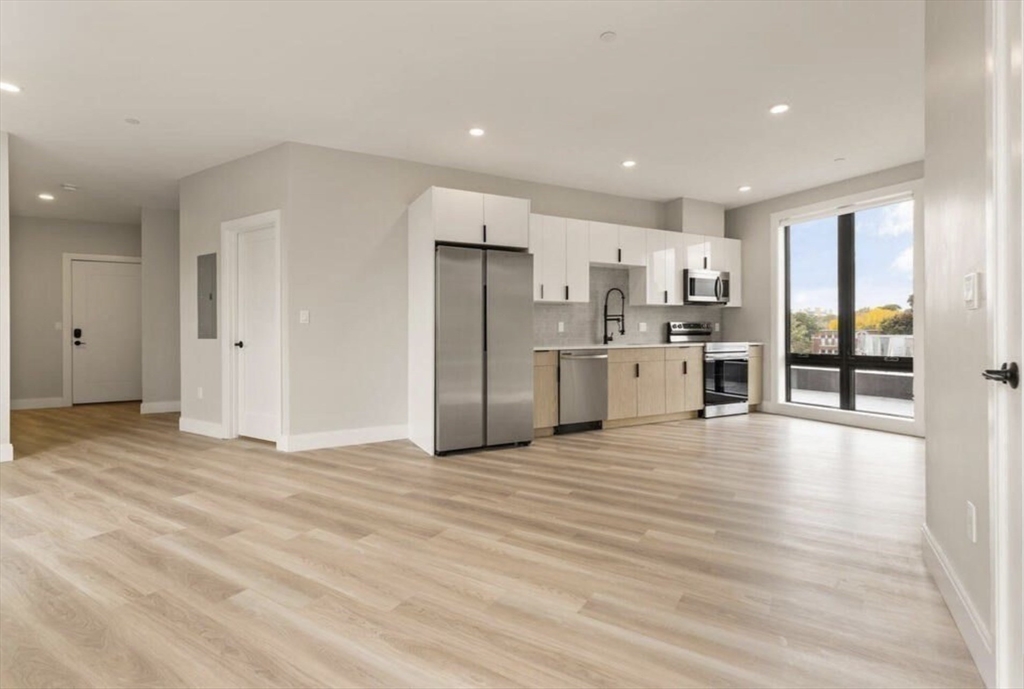 1700 Dorchester Ave, Boston, Massachusetts, 2 Bedrooms Bedrooms, 6 Rooms Rooms,2 BathroomsBathrooms,Residential Lease,For Rent,Dorchester Ave,73449295