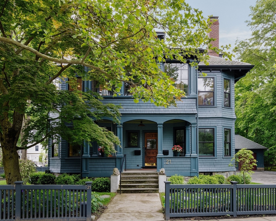 21 Walnut Street, Watertown, Massachusetts, 4 Bedrooms Bedrooms, 8 Rooms Rooms,3.5 BathroomsBathrooms,Residential Lease,For Rent,Walnut Street,73479902