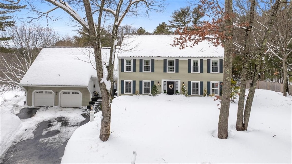 4 Rachaels Lane, Duxbury, Massachusetts, 4 Bedrooms Bedrooms, 10 Rooms Rooms,4.5 BathroomsBathrooms,Residential,For Sale,Rachaels Lane,73477721