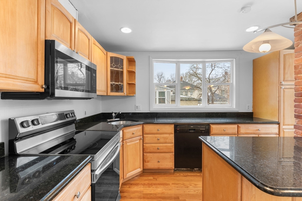 16 Concord Ave, Milton, Massachusetts, 2 Bedrooms Bedrooms, 5 Rooms Rooms,1 BathroomBathrooms,Residential,For Sale,Concord Ave,73479925