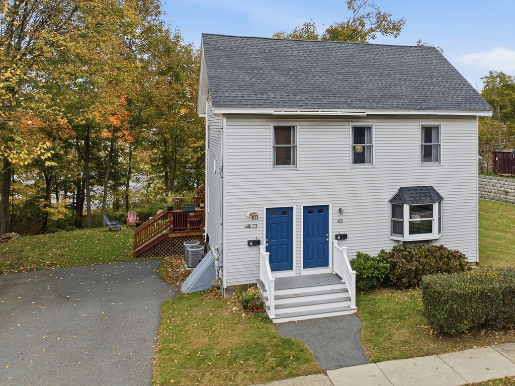43 Hobart St, Danvers, Massachusetts, 3 Bedrooms Bedrooms, 5 Rooms Rooms,2 BathroomsBathrooms,Residential,For Sale,Hobart St,73479931