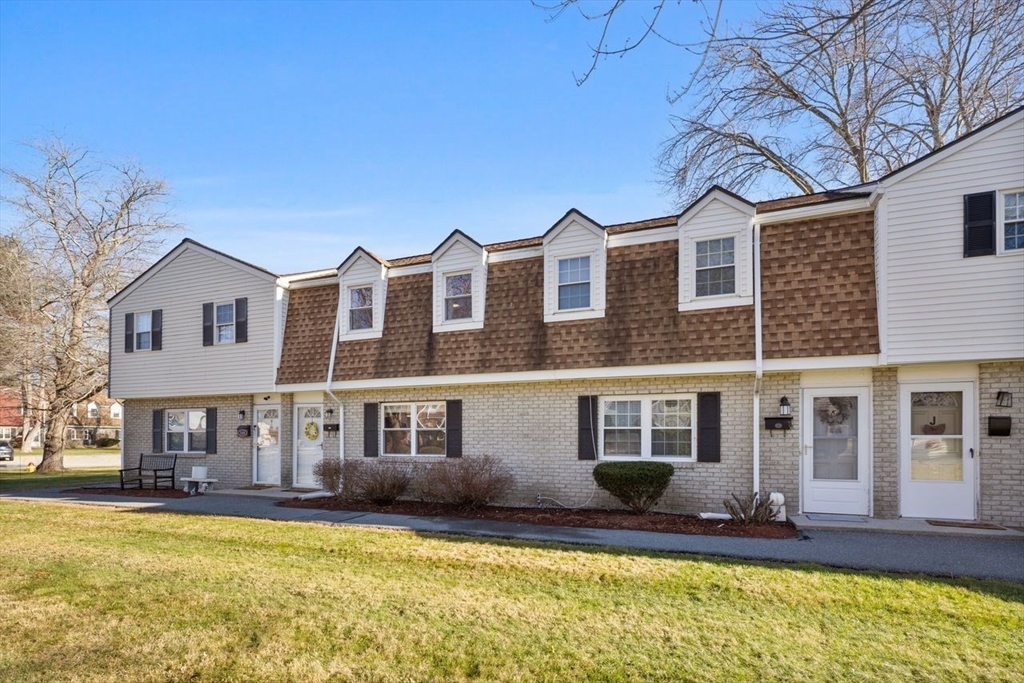 144 Old Ferry Rd, Haverhill, Massachusetts, 2 Bedrooms Bedrooms, 4 Rooms Rooms,1.5 BathroomsBathrooms,Residential,For Sale,Old Ferry Rd,73479984