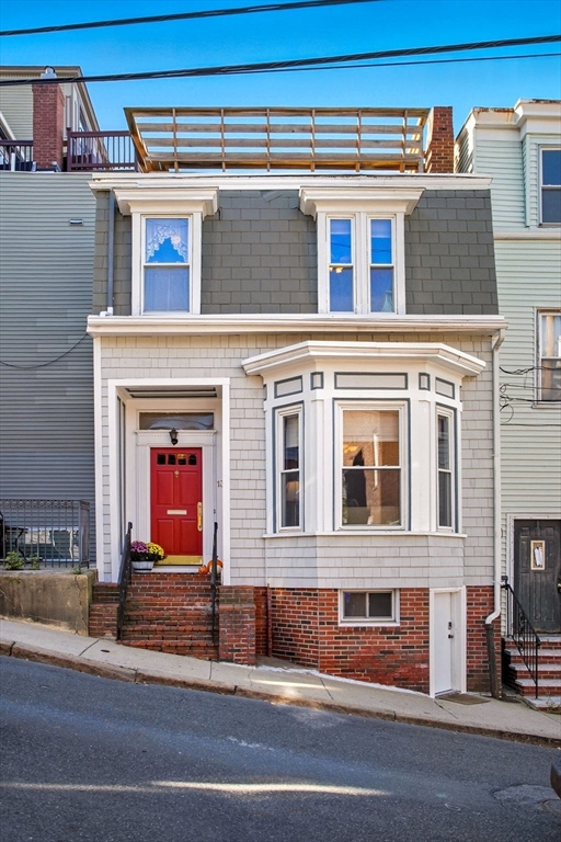 13 Pacific St, Boston, Massachusetts, 3 Bedrooms Bedrooms, 7 Rooms Rooms,2 BathroomsBathrooms,Residential,For Sale,Pacific St,73479986