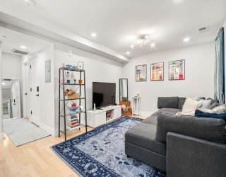 10 Lamson Court, Boston, Massachusetts, 2 Bedrooms Bedrooms, 4 Rooms Rooms,2 BathroomsBathrooms,Residential Lease,For Rent,Lamson Court,73480023