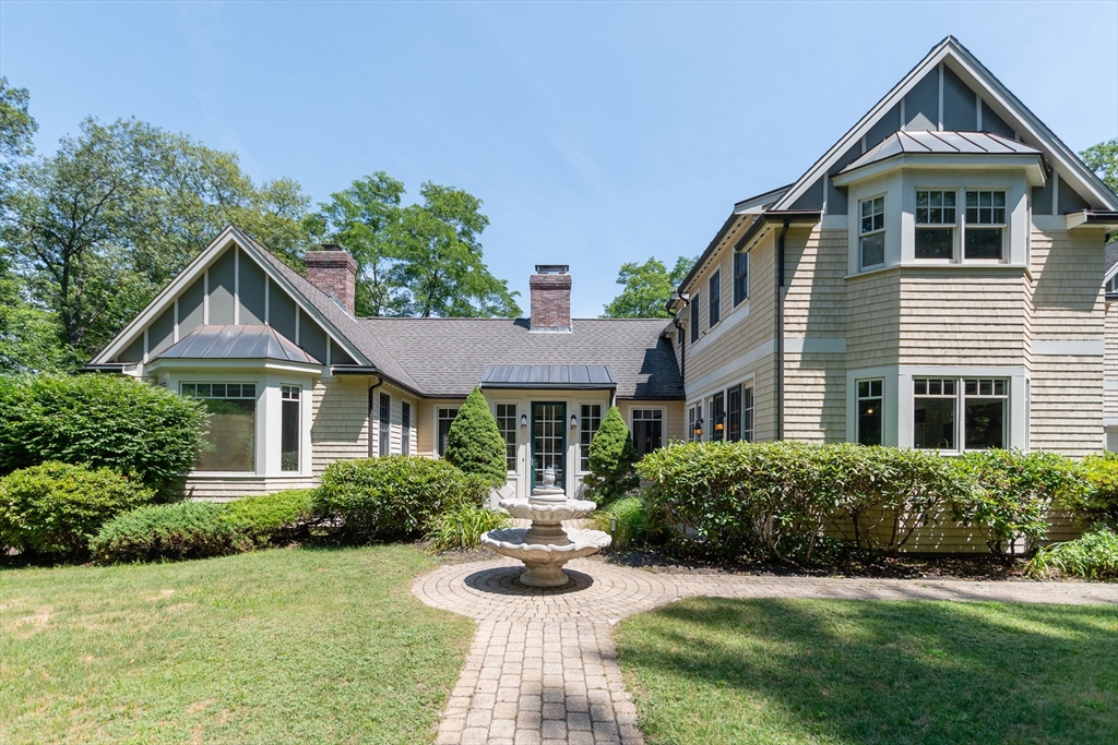 130 Summer St, Weston, Massachusetts, 4 Bedrooms Bedrooms, 7 Rooms Rooms,6 BathroomsBathrooms,Residential,For Sale,Summer St,73480036