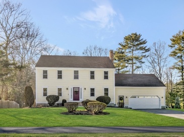 7 Fieldstone Dr, Mansfield, Massachusetts, 4 Bedrooms Bedrooms, 8 Rooms Rooms,3.5 BathroomsBathrooms,Residential,For Sale,Fieldstone Dr,73480048