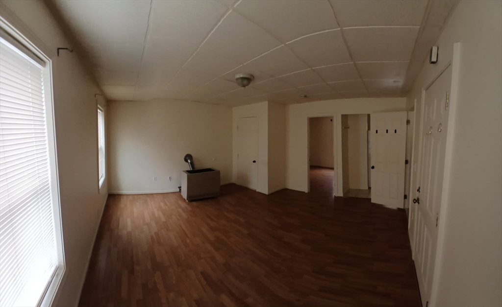 1909 North Main, Fall River, Massachusetts, 1 Bedroom Bedrooms, 2 Rooms Rooms,1 BathroomBathrooms,Residential Lease,For Rent,North Main,73480056