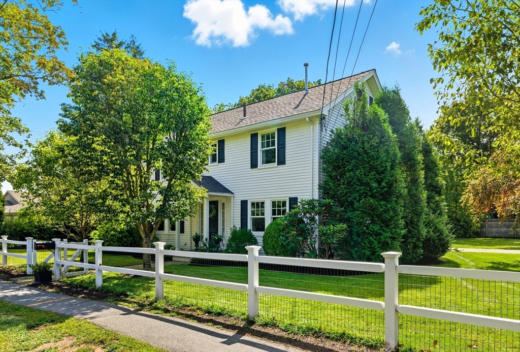 53 Prairie Street, Concord, Massachusetts, 3 Bedrooms Bedrooms, 8 Rooms Rooms,2.5 BathroomsBathrooms,Residential,For Sale,Prairie Street,73480057