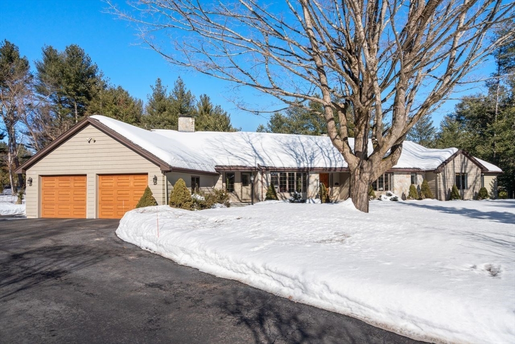 11 Wyncrest Circle, Andover, Massachusetts, 4 Bedrooms Bedrooms, 10 Rooms Rooms,2.5 BathroomsBathrooms,Residential,For Sale,Wyncrest Circle,73480053