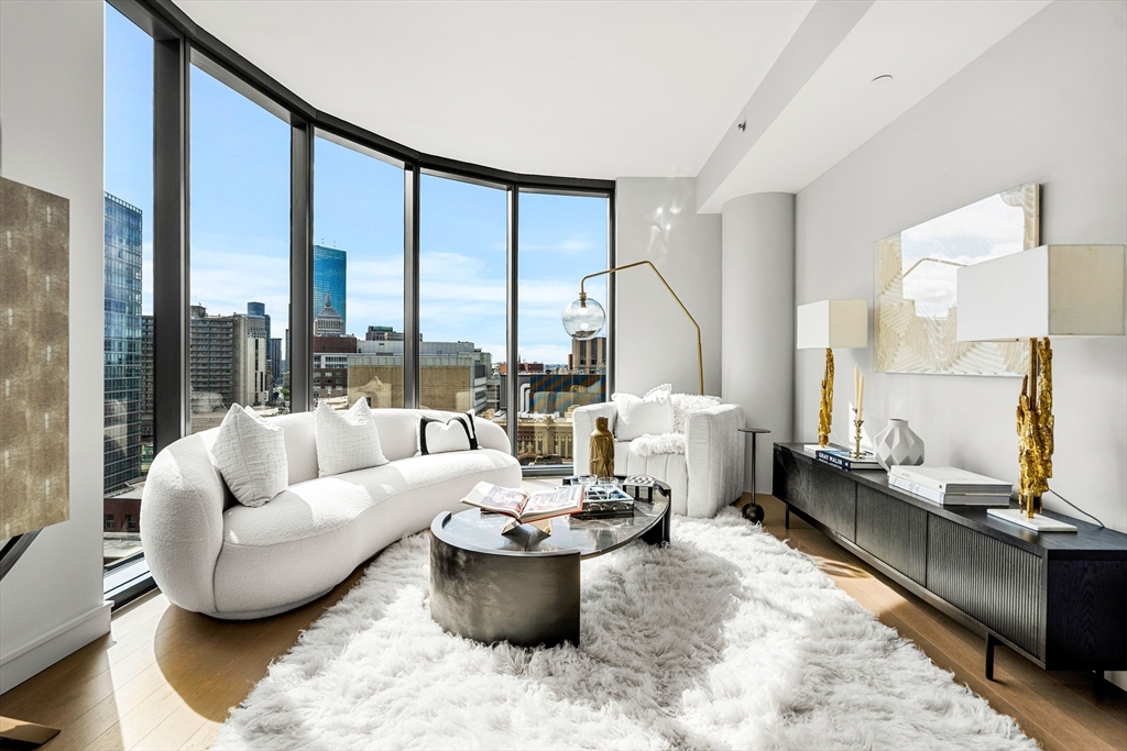 55 Lagrange St, Boston, Massachusetts, 2 Bedrooms Bedrooms, 5 Rooms Rooms,2 BathroomsBathrooms,Residential,For Sale,Lagrange St,73441042