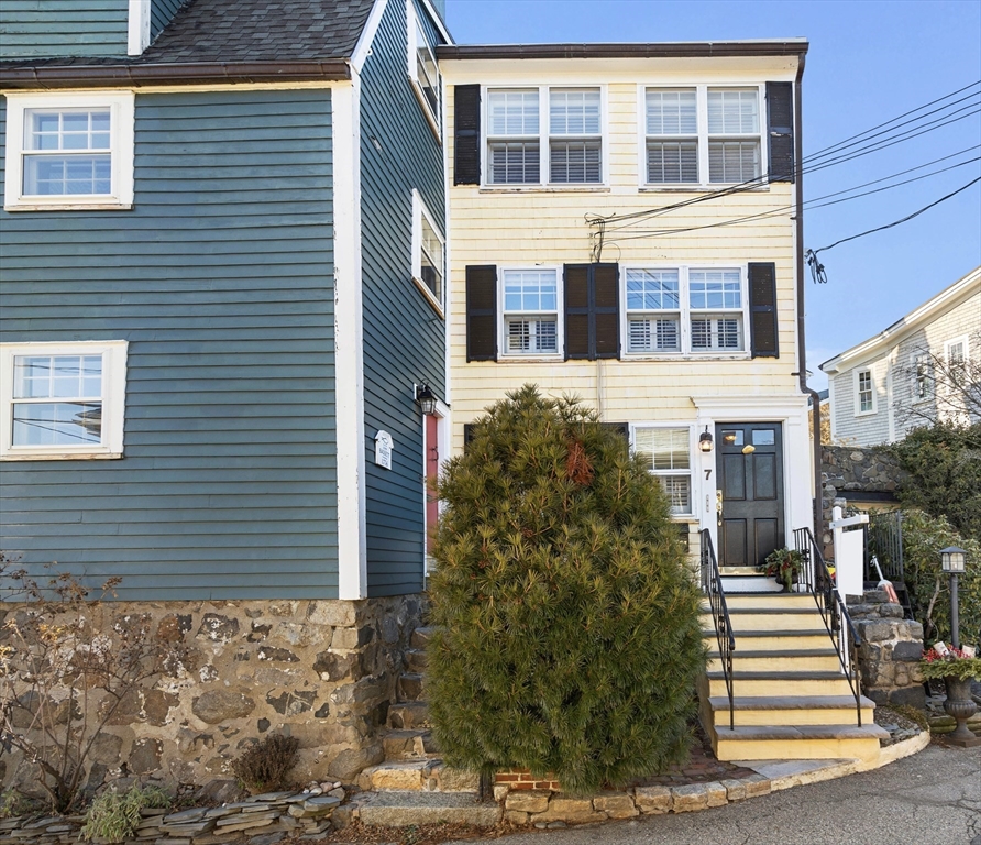 7 Lee, Marblehead, Massachusetts, 1 Bedroom Bedrooms, 2 Rooms Rooms,1 BathroomBathrooms,Residential,For Sale,Lee,73469652