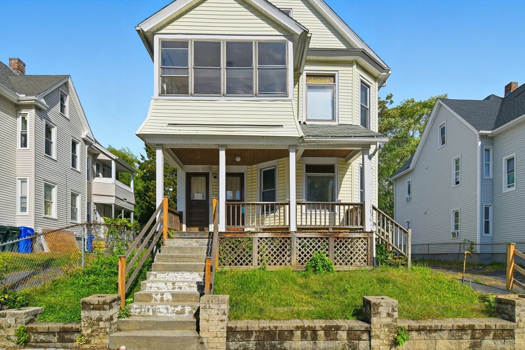 20 Webster St, Springfield, Massachusetts, 4 Bedrooms Bedrooms, 10 Rooms Rooms,2 BathroomsBathrooms,Residential Income,For Sale,Webster St,73448844