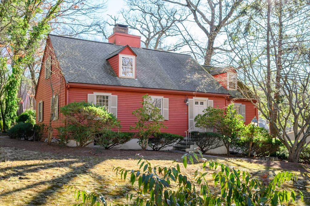57 Columbine Rd, Milton, Massachusetts, 4 Bedrooms Bedrooms, 10 Rooms Rooms,2 BathroomsBathrooms,Residential,For Sale,Columbine Rd,73470145