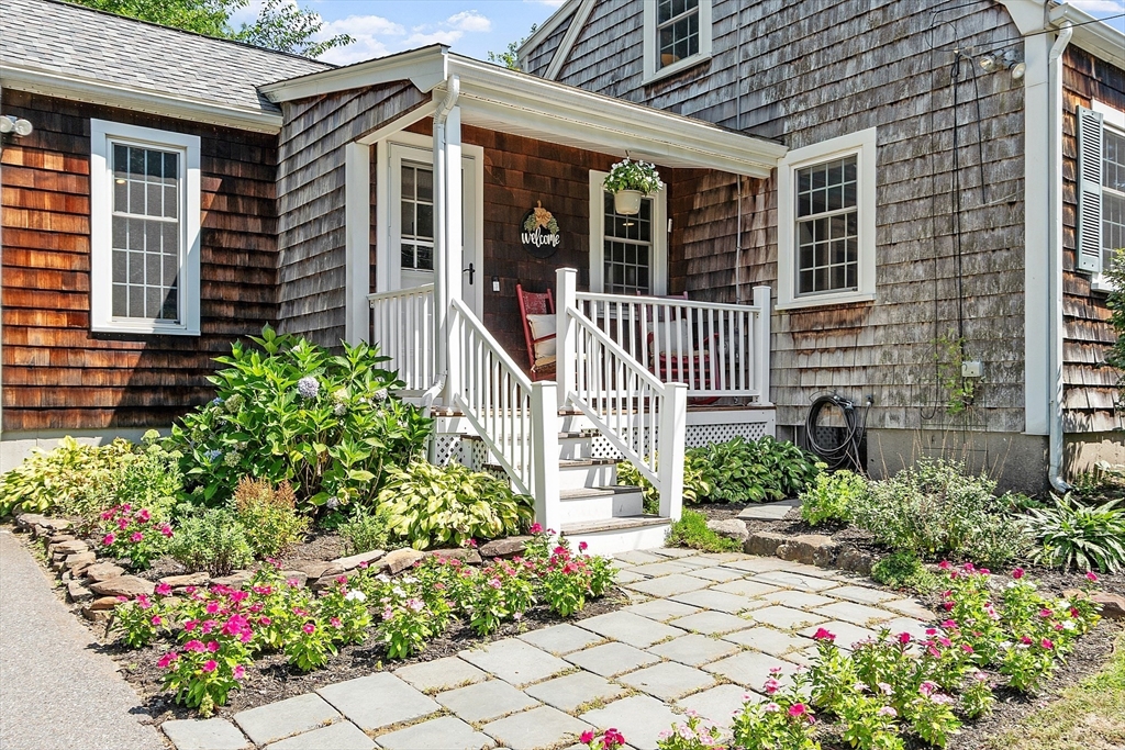 27 Mill Ln, Littleton, Massachusetts, 3 Bedrooms Bedrooms, 7 Rooms Rooms,2 BathroomsBathrooms,Residential,For Sale,Mill Ln,73468184