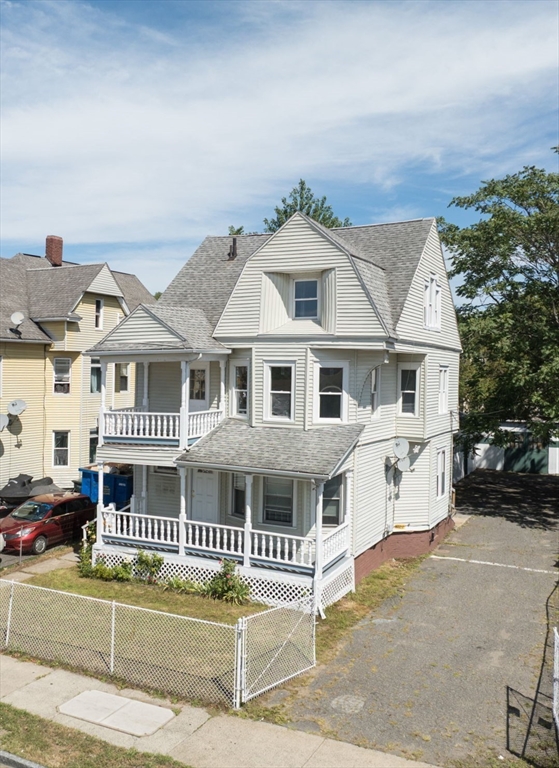 125 Oakland Street, Springfield, Massachusetts, 5 Bedrooms Bedrooms, 10 Rooms Rooms,2 BathroomsBathrooms,Residential Income,For Sale,Oakland Street,73421180