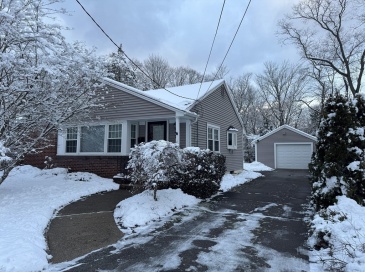 71 Elmwood Avenue, Attleboro, Massachusetts, 3 Bedrooms Bedrooms, 5 Rooms Rooms,1 BathroomBathrooms,Residential,For Sale,Elmwood Avenue,73470340