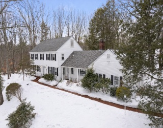 29 Rolling Ln, Dover, Massachusetts, 4 Bedrooms Bedrooms, 11 Rooms Rooms,3.5 BathroomsBathrooms,Residential,For Sale,Rolling Ln,73480216