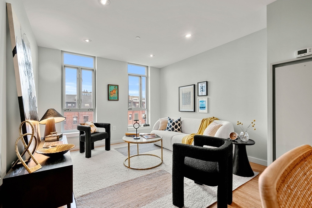 691 Massachusetts Ave, Boston, Massachusetts, 2 Bedrooms Bedrooms, 4 Rooms Rooms,1 BathroomBathrooms,Residential,For Sale,Massachusetts Ave,73480152