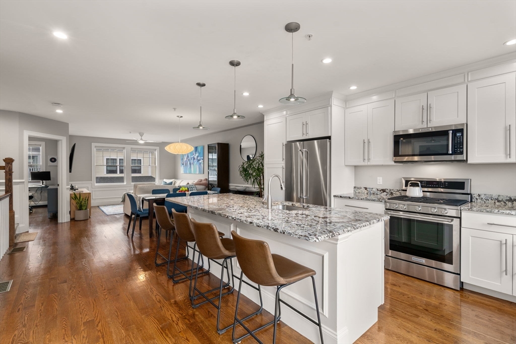 30 Park St, Boston, Massachusetts, 3 Bedrooms Bedrooms, 6 Rooms Rooms,2.5 BathroomsBathrooms,Residential,For Sale,Park St,73480251