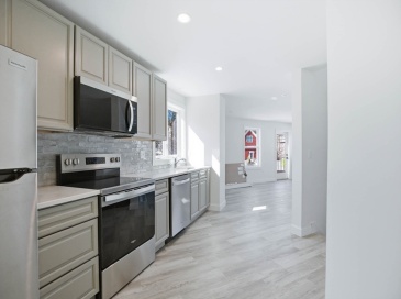 23 Blake Street, Revere, Massachusetts, 4 Bedrooms Bedrooms, 5 Rooms Rooms,2.5 BathroomsBathrooms,Residential Lease,For Rent,Blake Street,73480259