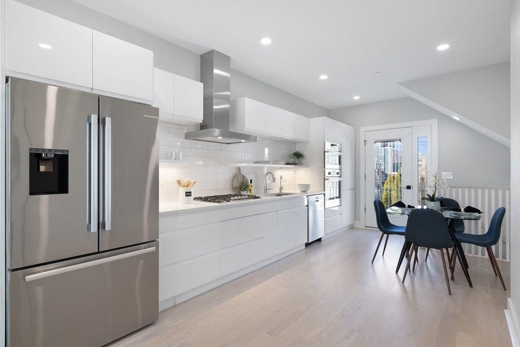 96 Cottage St, Boston, Massachusetts, 2 Bedrooms Bedrooms, 5 Rooms Rooms,1.5 BathroomsBathrooms,Residential,For Sale,Cottage St,73480245