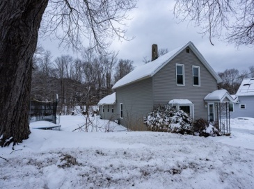 24 Railroad Ave, Dudley, Massachusetts, 3 Bedrooms Bedrooms, 6 Rooms Rooms,1 BathroomBathrooms,Residential,For Sale,Railroad Ave,73480277