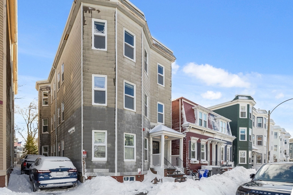 645 E 6th St, Boston, Massachusetts, 8 Bedrooms Bedrooms, 17 Rooms Rooms,4 BathroomsBathrooms,Residential Income,For Sale,E 6th St,73480291