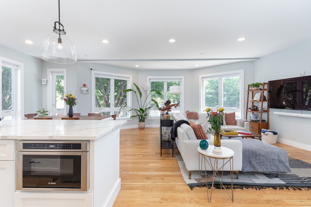 3305-3309 Washington St, Boston, Massachusetts, 2 Bedrooms Bedrooms, 5 Rooms Rooms,2 BathroomsBathrooms,Residential,For Sale,Washington St,73480282